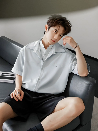 Чикерро Сицилия Мужская одежда 2025 Новая модная фальшивая двухсекционная рубашка мужской дизайн.