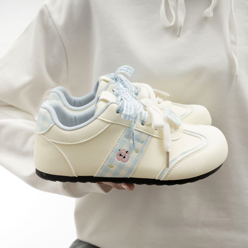 蓓尔春季女鞋2026新款薄底百搭板鞋女时尚休闲鞋透气德训鞋B2607