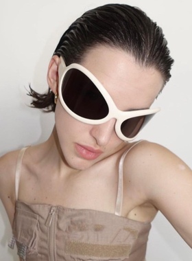 夸张外星人白框黑色遮脸未来科技风墨镜穿搭小众Y2K潮太阳眼镜男