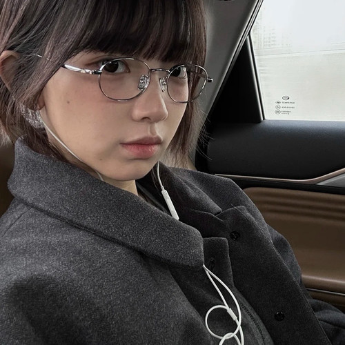 老文艺了小椭圆金属银丝拍照平光眼镜清冷高智感近视度数框架女潮