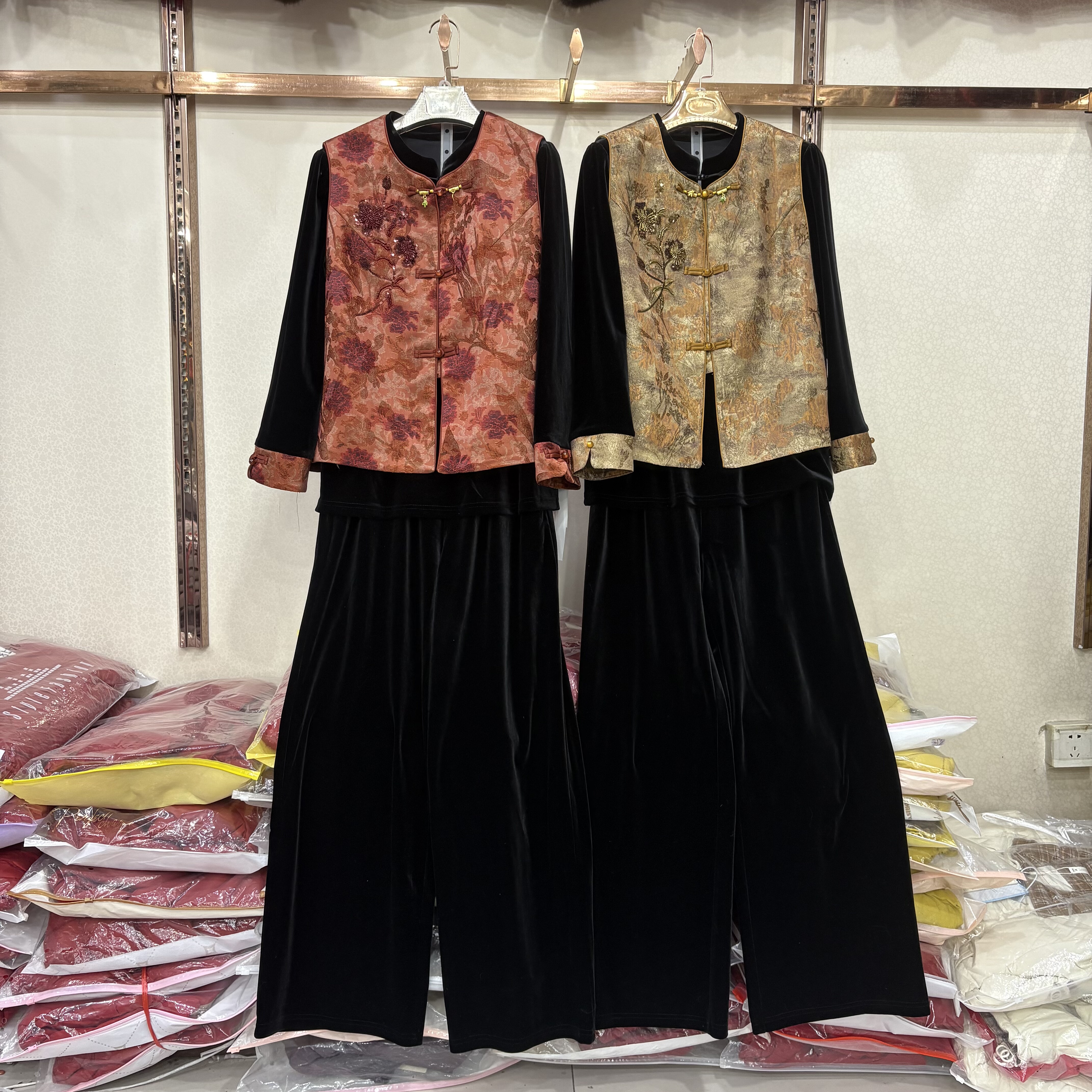 商场同款26A-26春新金丝绒衬衫+直筒裤+新中式马甲三件套裤女妈妈