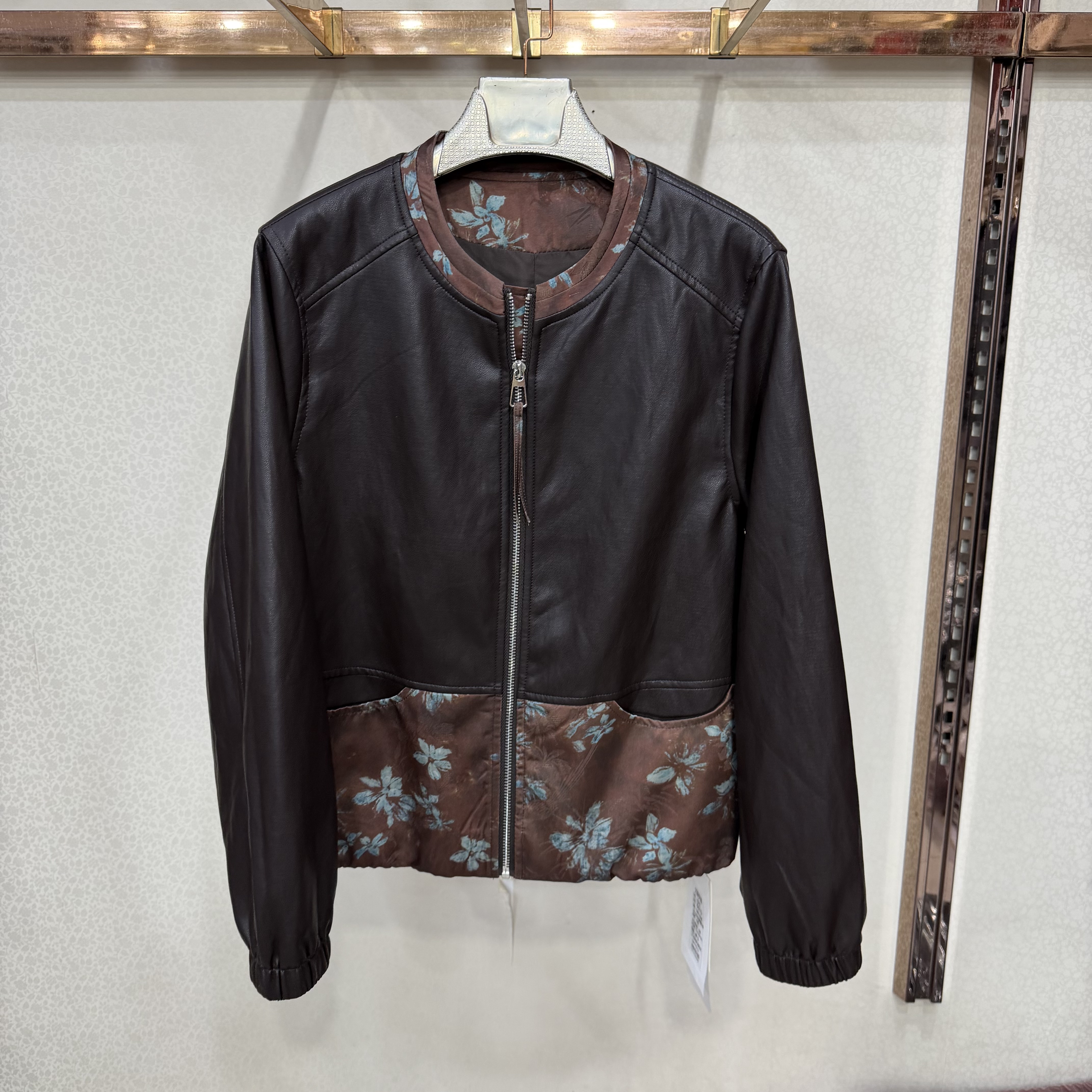 文丽安迪8610秋新圆领拼接皮外套女国风印花拼皮拉链短款夹克上衣