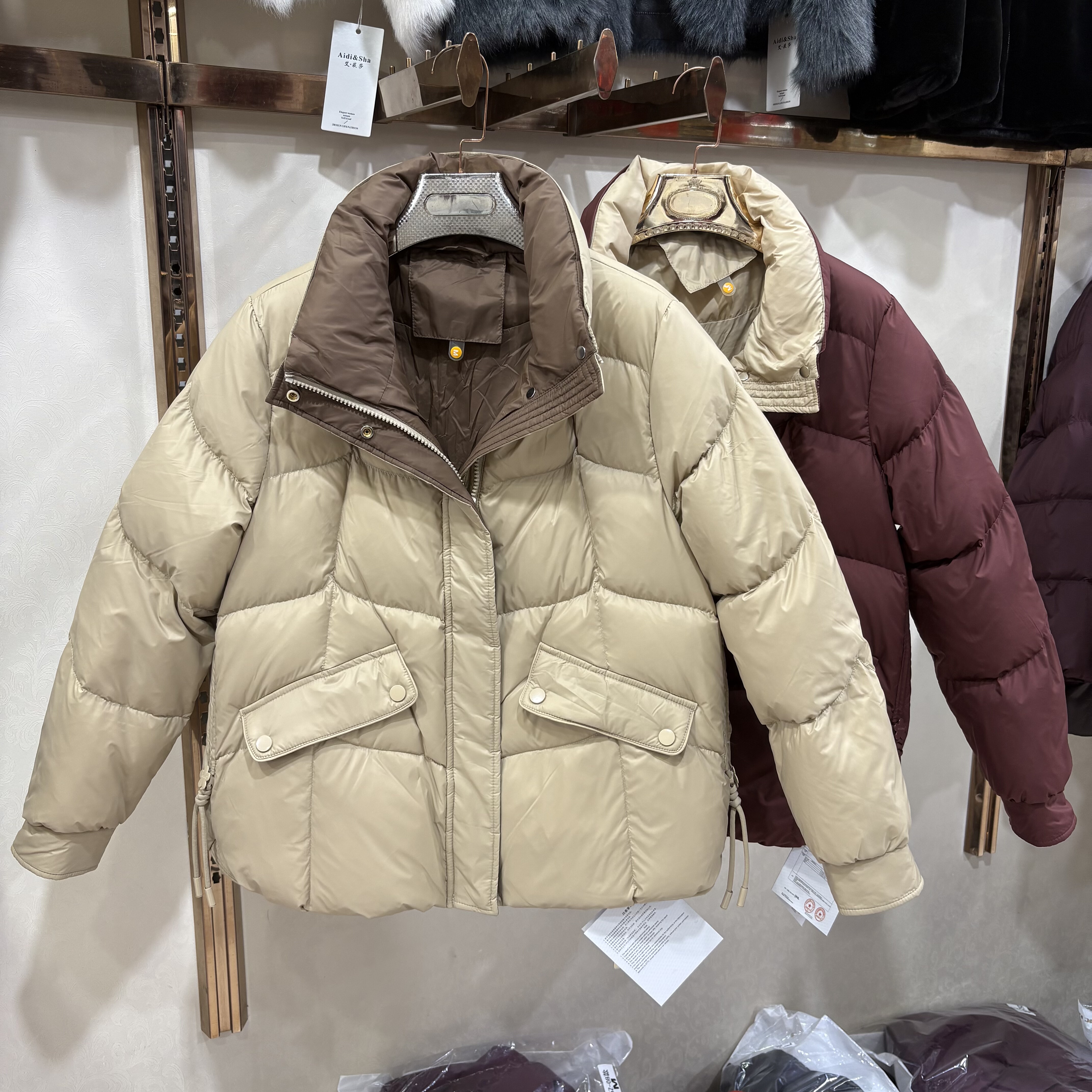 云25Z-09专柜正品冬季新款立领洋气保暖白鸭绒妈妈羽绒服外套上衣