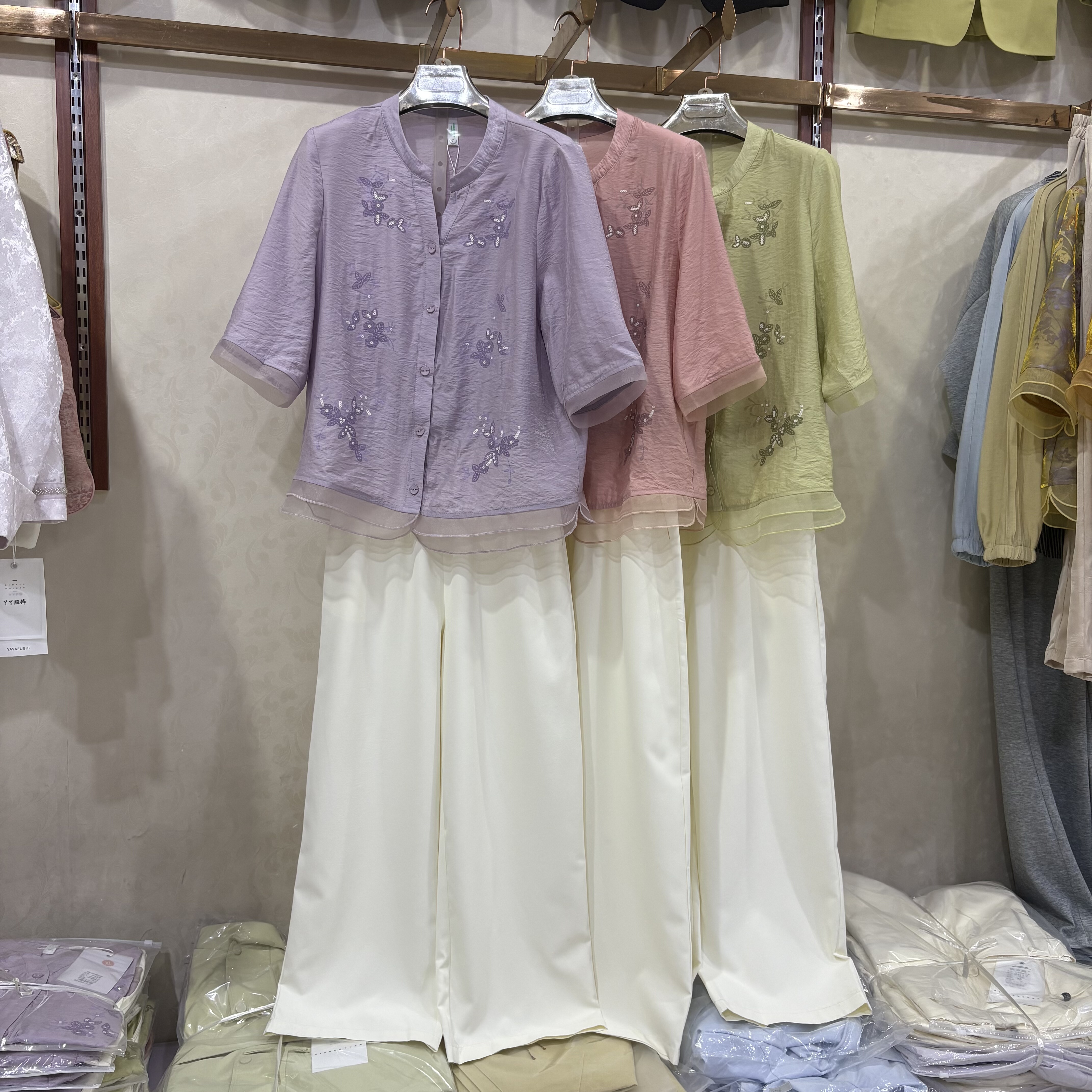 鑫添鹏缘8803专柜正品新中式刺绣套装妈妈中袖衬衫+阔腿裤两件套