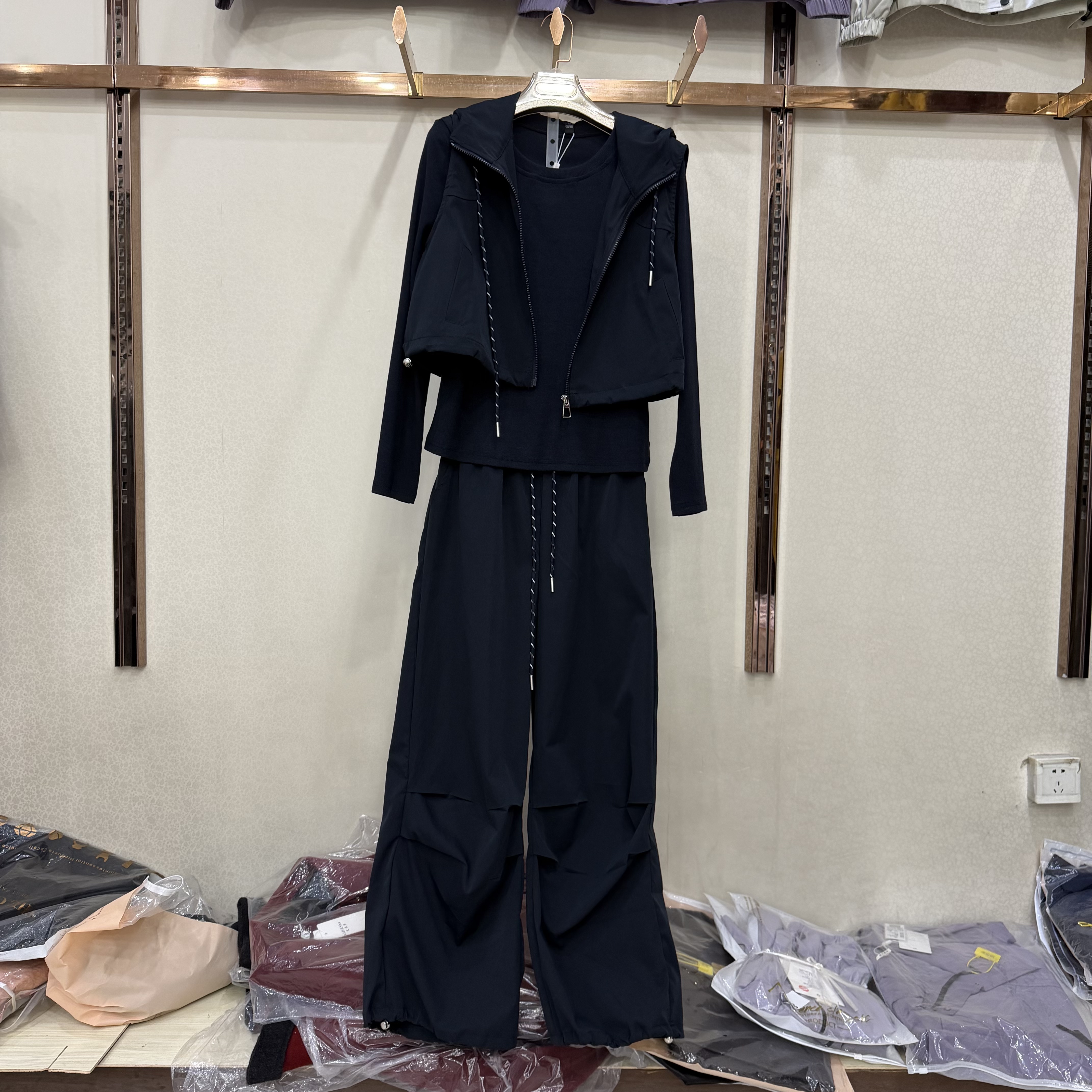 琦佳宜7701专柜正品秋新款连帽短马甲+圆领长袖打底+休闲裤三件套