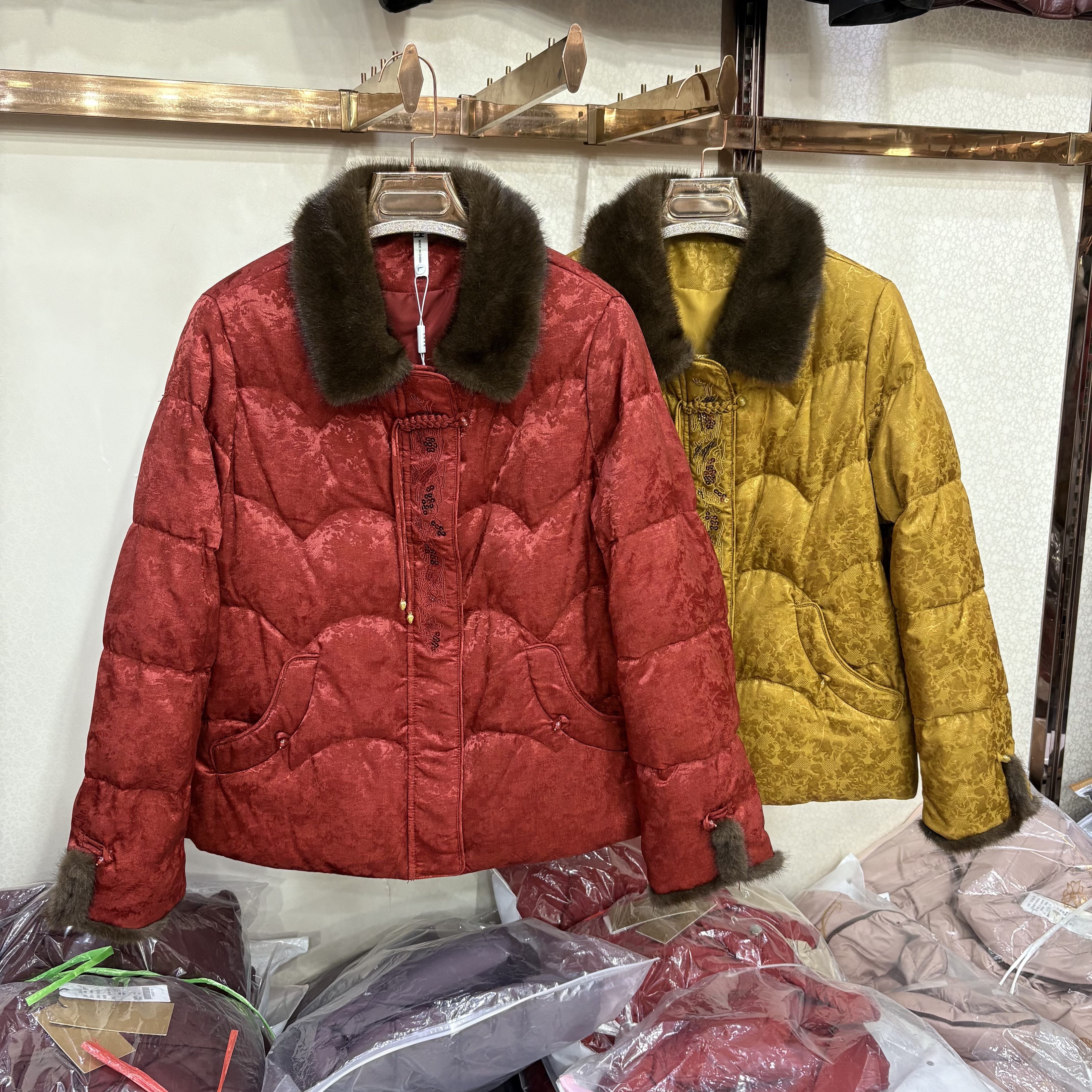 鑫杰迪尔962专柜正品冬季新款时尚冬新中式年货喜庆羽绒服外套女