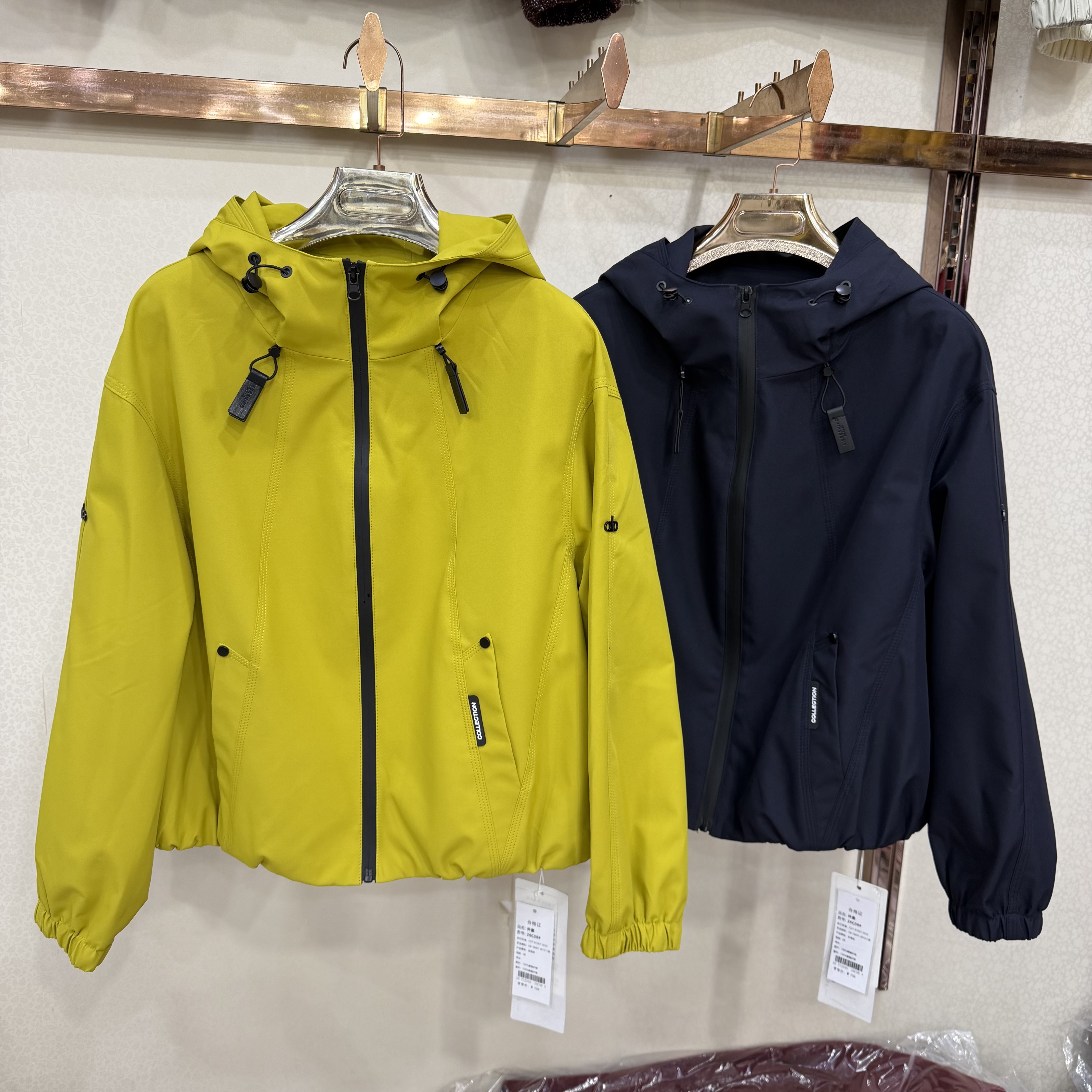 红松26C08专柜正品时尚休闲连帽拉链冲锋衣外套女秋季新夹克上衣
