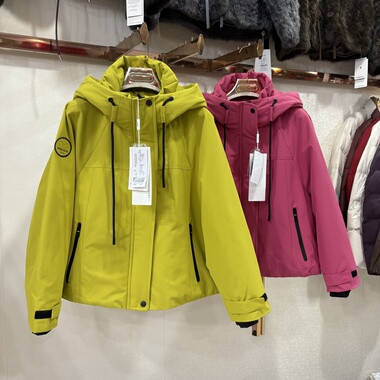 红松56070专柜正品时尚休闲连帽羽绒服女冬季新款加厚保暖冲锋衣