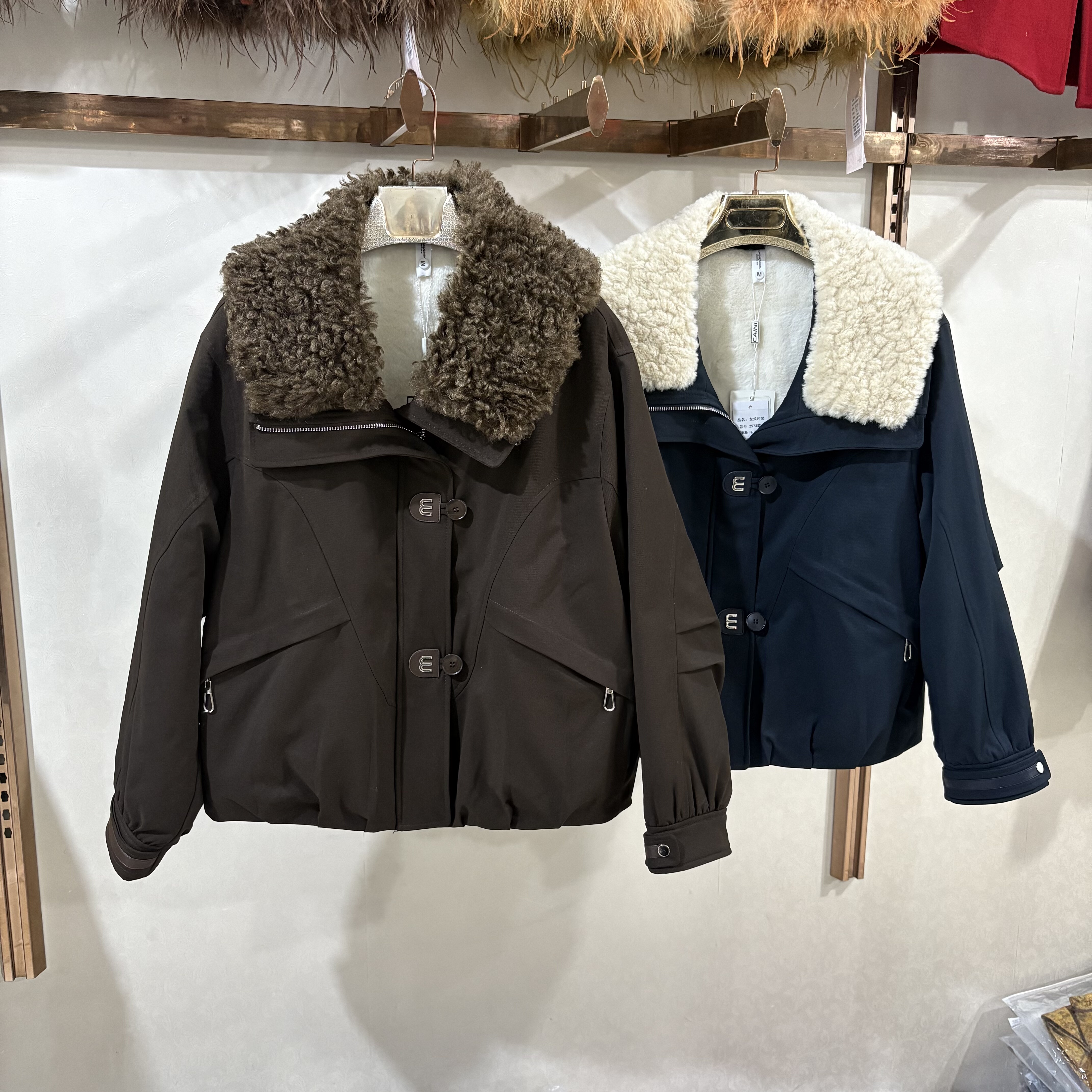 彩妮2573专柜正品秋冬仿羊羔毛领拼接短款加绒女设计感保暖外套潮