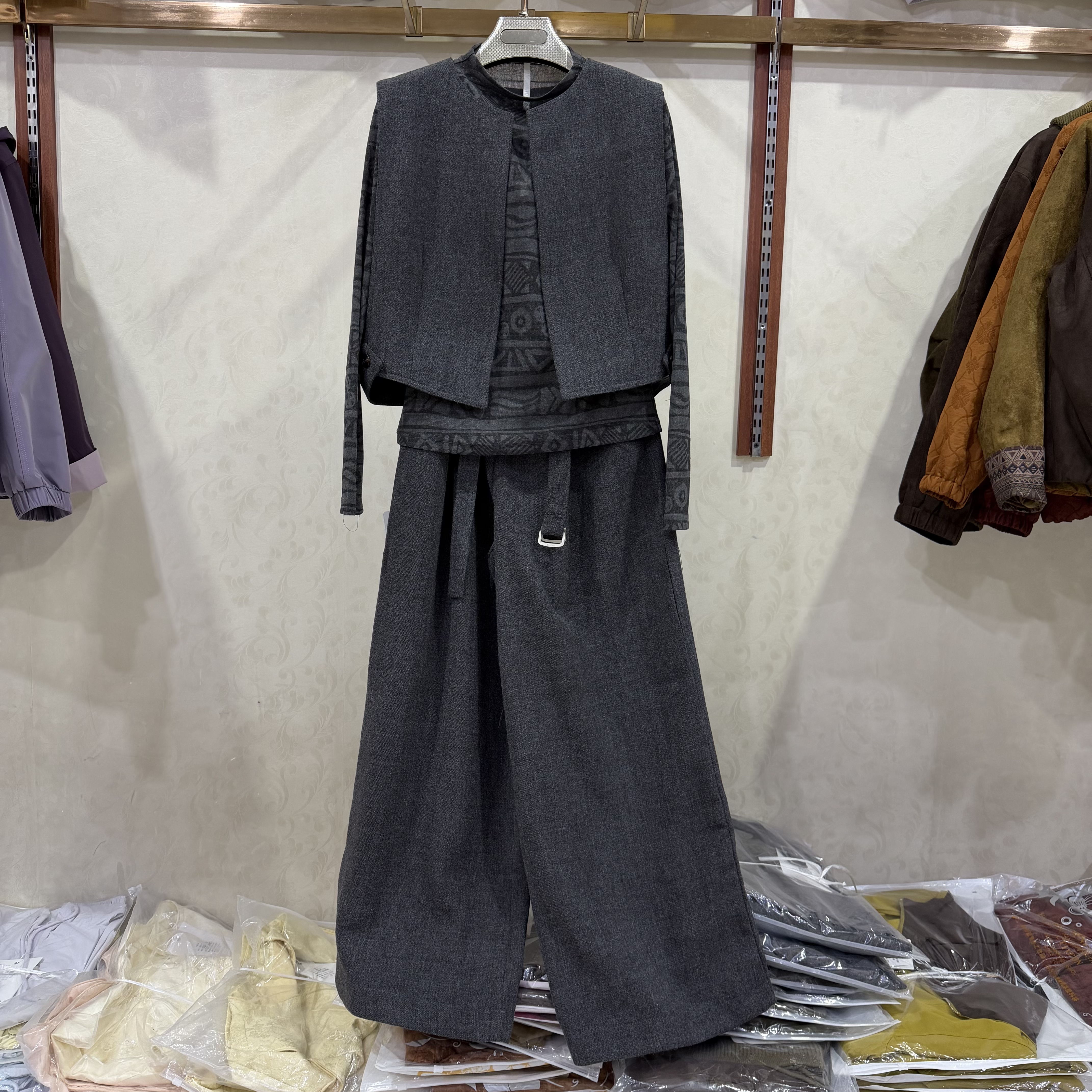 思祺美尔2630正品秋季新款时尚马甲+T恤衫+直筒裤三件套洋气套装