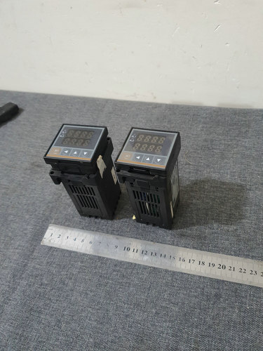 通用温控器 XJC-CF316 48*48 带RS485通讯 带卡扣