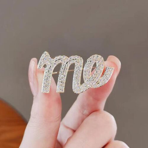 跨境me字母胸针胸花金色