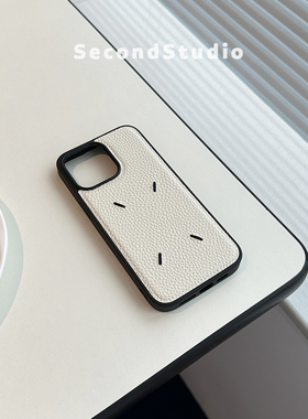 小众设计苹果16promax手机壳13极简马吉拉白色皮质iPhone17磨砂黑边15pro全包防摔14pro软壳