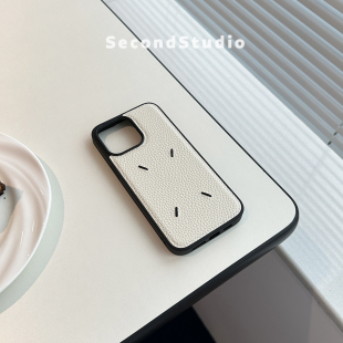 小众设计苹果16promax手机壳13极简马吉拉白色皮质iPhone17磨砂黑边15pro全包防摔14pro软壳
