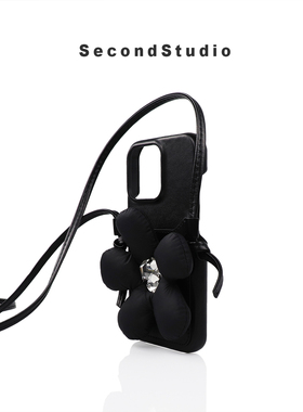 原创时尚苹果16pro小羊皮纹黑色皮质14可背挂绳iPhone15promax斜挎手机壳13可爱小众花朵