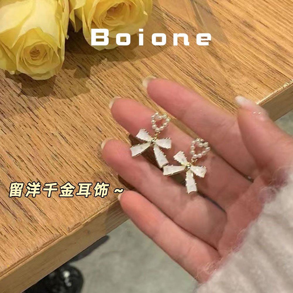 日常通勤温柔白色爱心蝴蝶结耳环