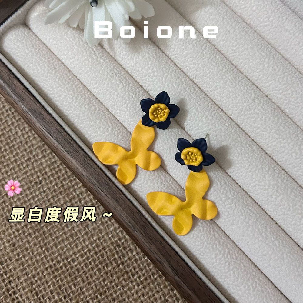 甜美出游黄色蝴蝶耳环超显白