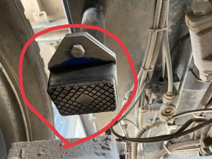 三一吊车起重机底盘悬架减震垫悬架缓冲块三一原厂钢板限位减震垫