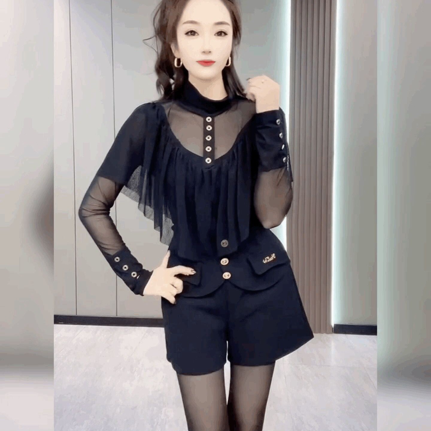 长袖蕾丝网纱荷叶边T恤女时尚洋气半高领打底衫法式黑色斗篷上衣