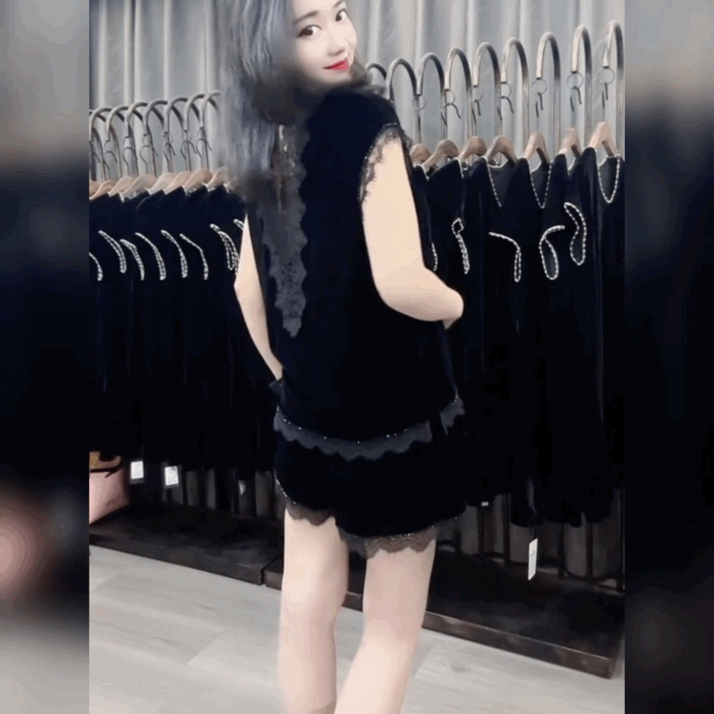 金丝绒短袖V领T恤短裤套装女百搭气质蕾丝美背黑色上衣短裤两件套