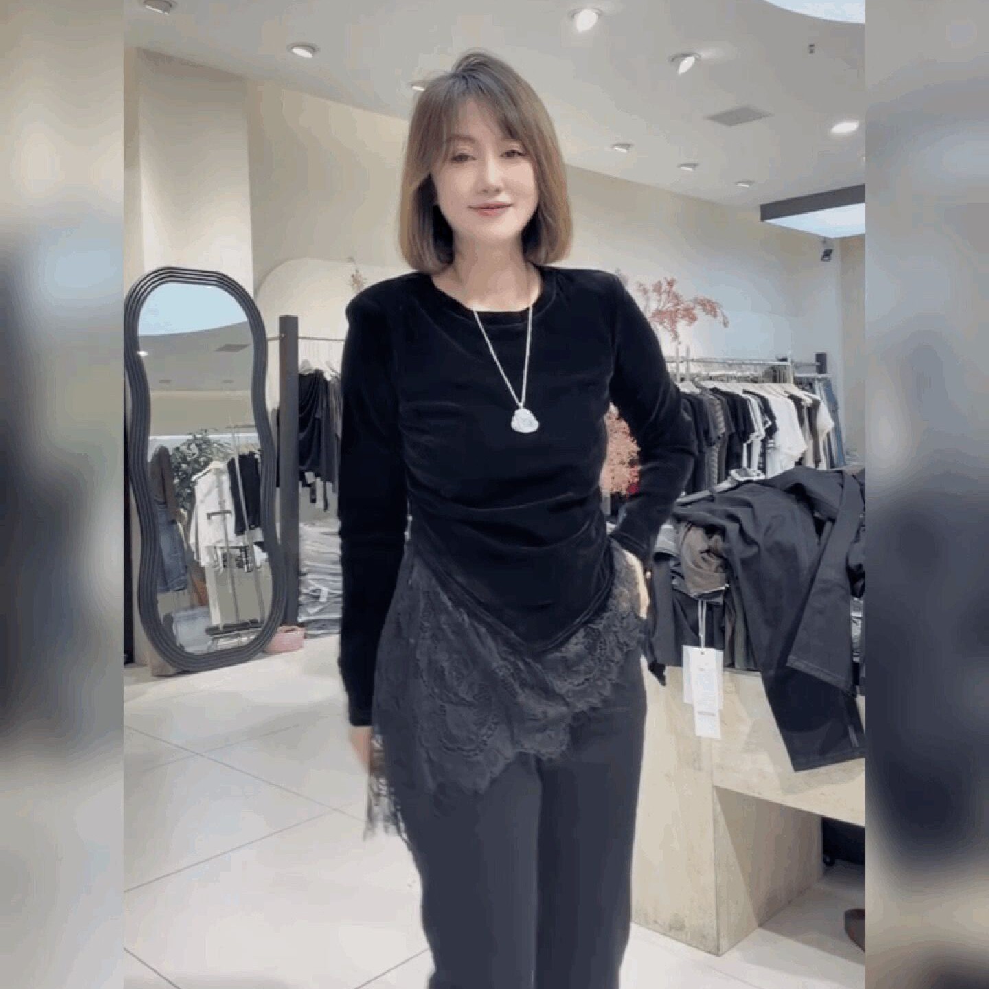 不规则蕾丝拼接丝绒中长款T恤女图片