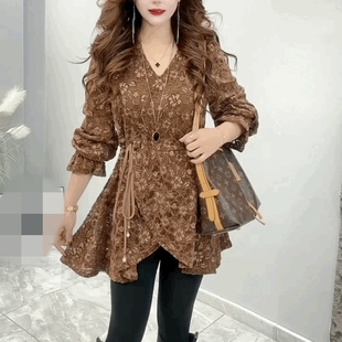 法式中长款时尚蕾丝衬衫女收腰打底衫镂空洋气V领遮臀黑色上衣潮