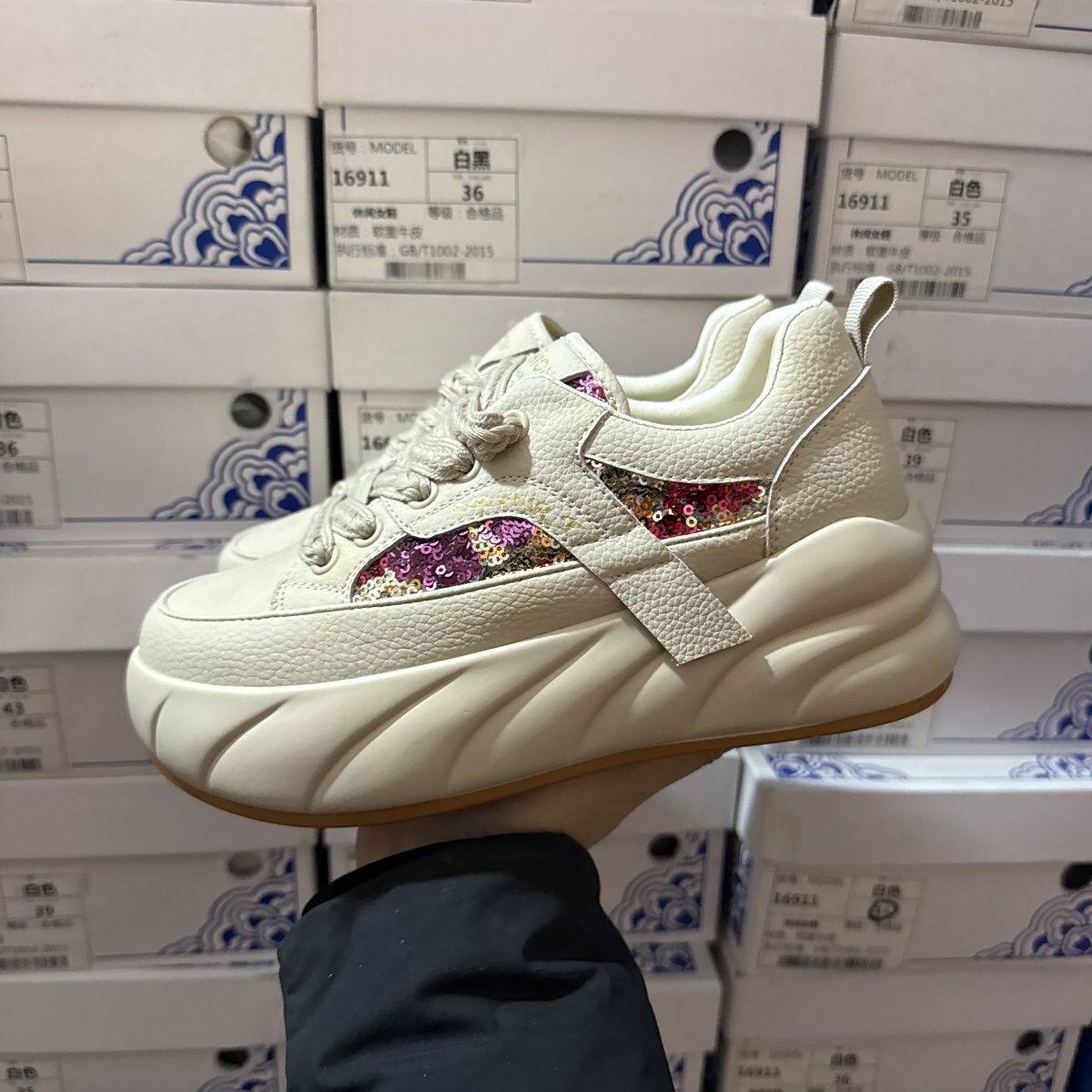 轻便实体撤柜断码厚底真皮松糕鞋女春秋韩版亮片增高板鞋运动百搭