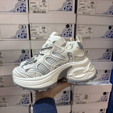 7cm轻便品牌商场撤柜断码厚底真皮老爹鞋女春秋透气新款增高运动