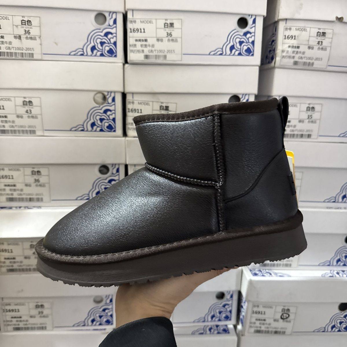 轻便大棉撤柜断码平底真皮雪地靴男冬季加绒保暖休闲棉靴防滑防水