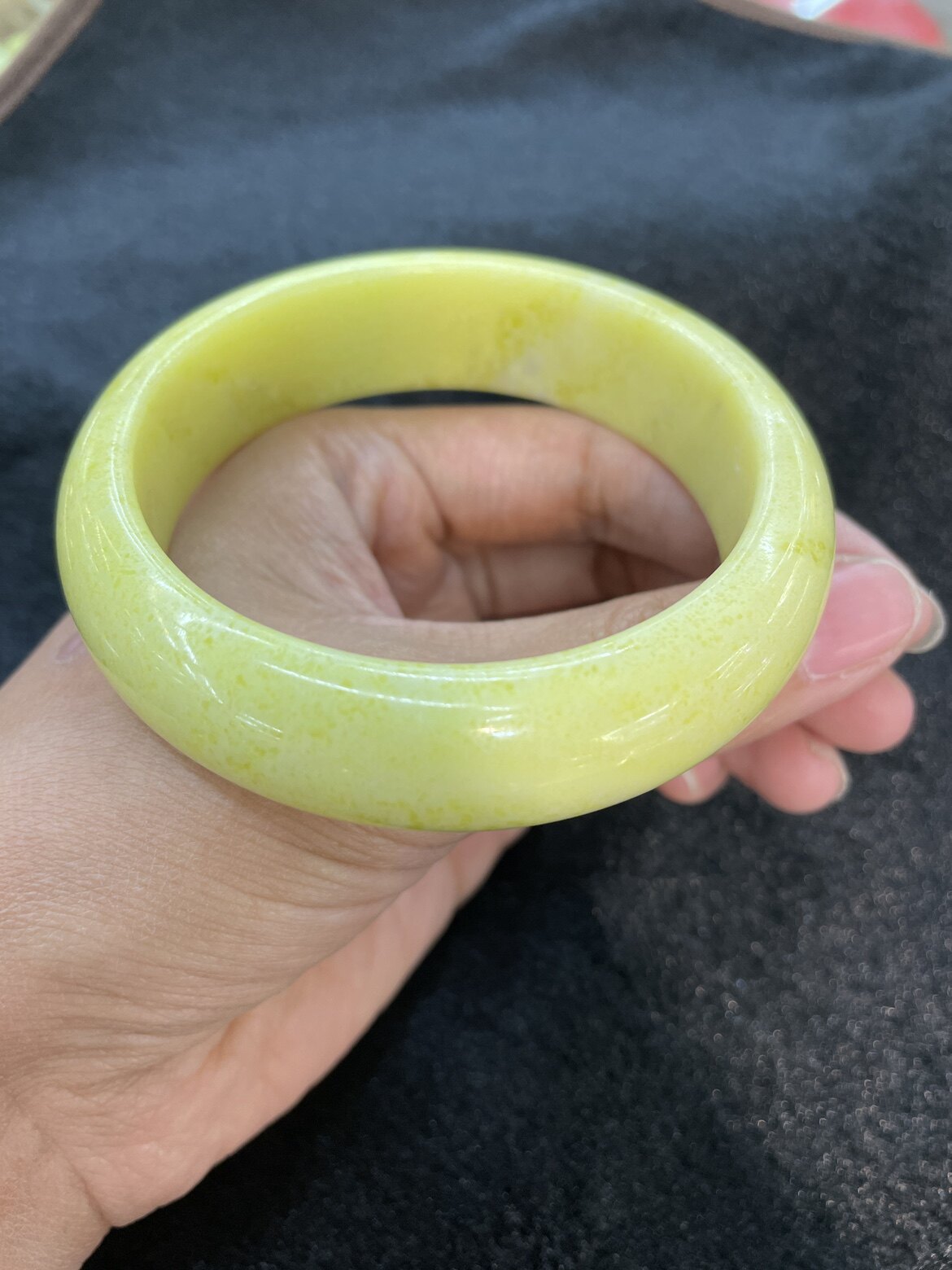 美俪石珠宝原色菜花玉手镯含硒珠宝新品简约清新优雅扁条