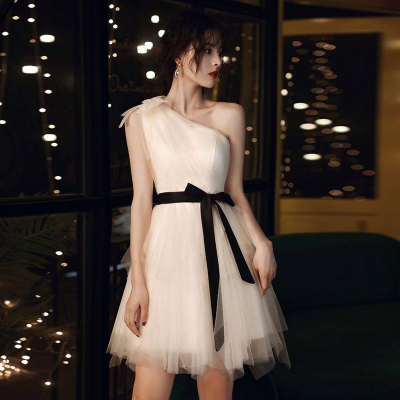 小晚礼服2024新款宴会单肩仙气蓬蓬裙生日宴会直播演出服连衣裙