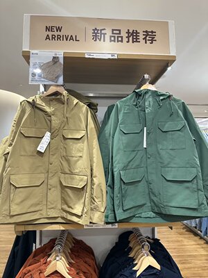 U家2023秋装新品登山服外套男女同款防水多口袋冲锋衣夹克459590