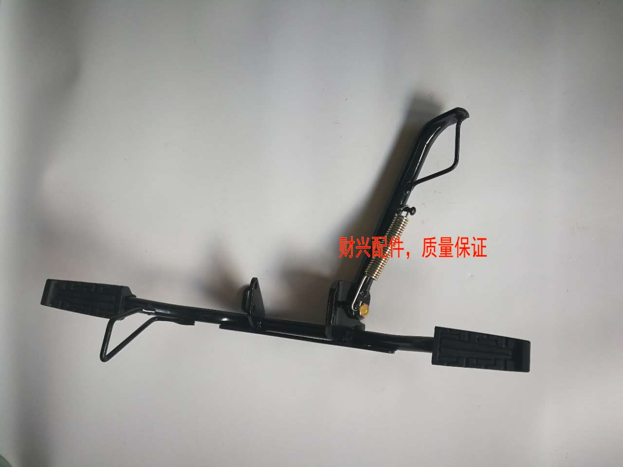 雅马哈天剑125前搁脚总成 YBR125搁脚架总成 JYM125-2/3横铁总成