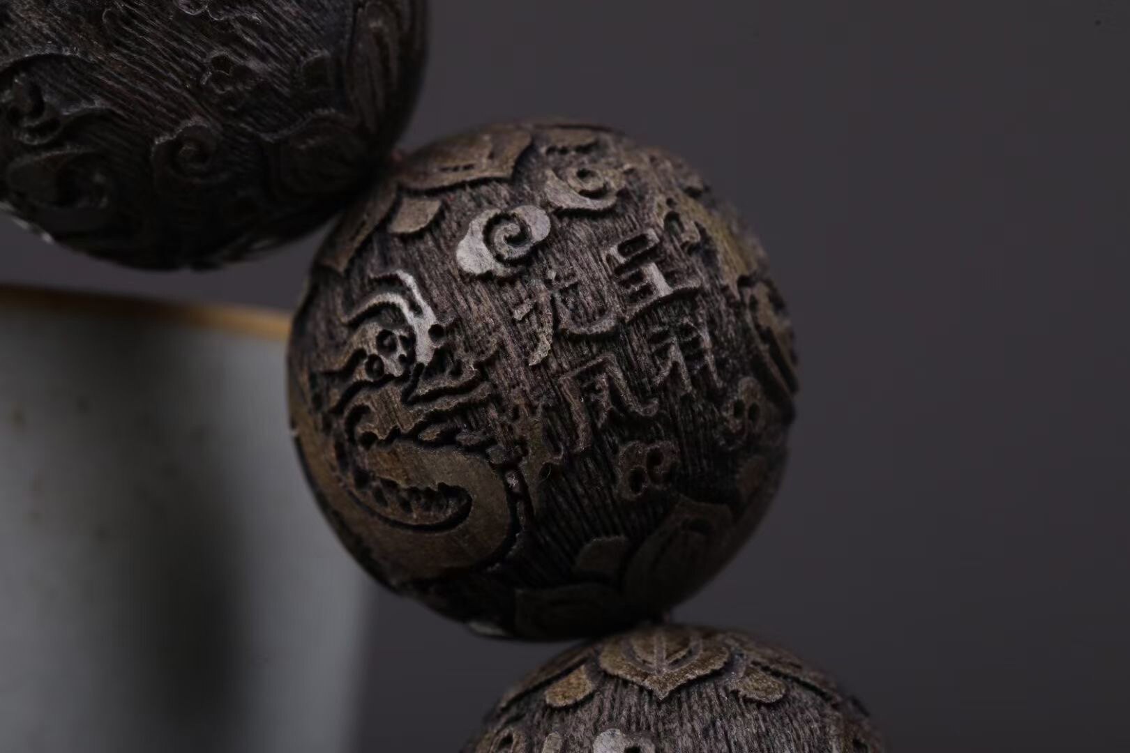 음울한 황금빛 난무팔찌 용봉황구슬 2.0CM 달콤한 향기가 나는 남자 12구슬