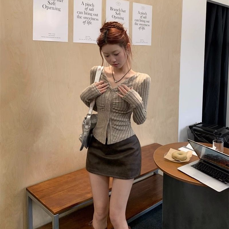 韩系时尚针织开衫纽扣外套女装秋季修身内搭设计感长袖打底上衣潮