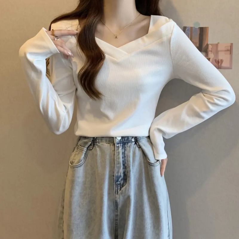 纯色漂亮慵懒风V领长袖T恤女设计感修身德绒打底衫秋季新款上衣潮