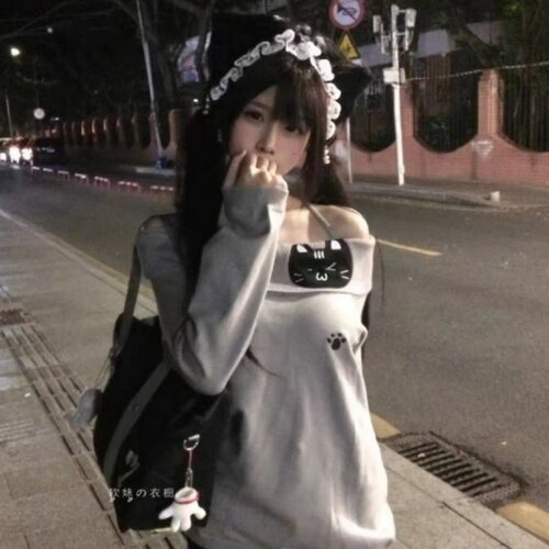 美式辣妹一字肩德绒保暖长袖打底衫T恤女秋冬季纯欲刺绣内搭上衣