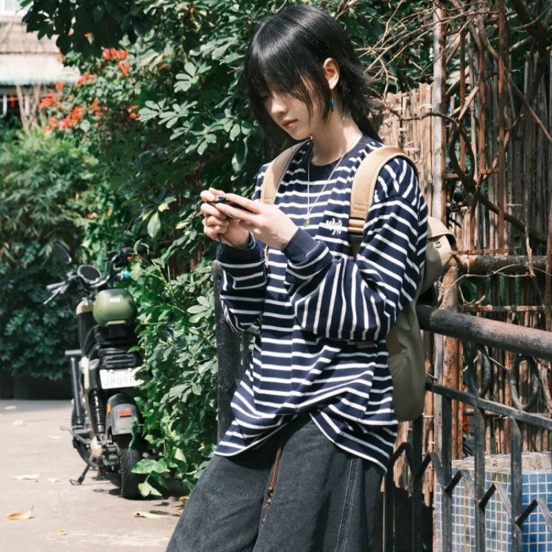 漂亮字母刺绣圆领条纹长袖T恤女秋季新款宽松休闲百搭藏青色上衣
