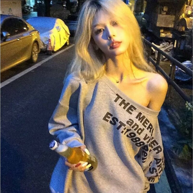 2026美式斜肩宽松大码字母印花春秋季小众设计感辣妹长袖卫衣女装
