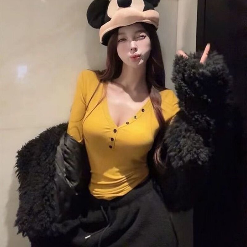 纯欲风姜黄色V领长袖t恤女秋季内搭打底衫修身显瘦辣妹时尚上衣潮