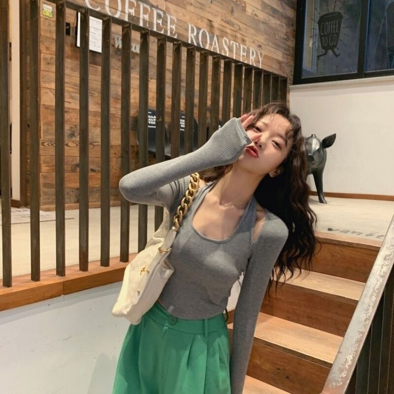 韩版设计感辣妹露肩长袖T恤女2026春秋新款修身短款纯色百搭上衣