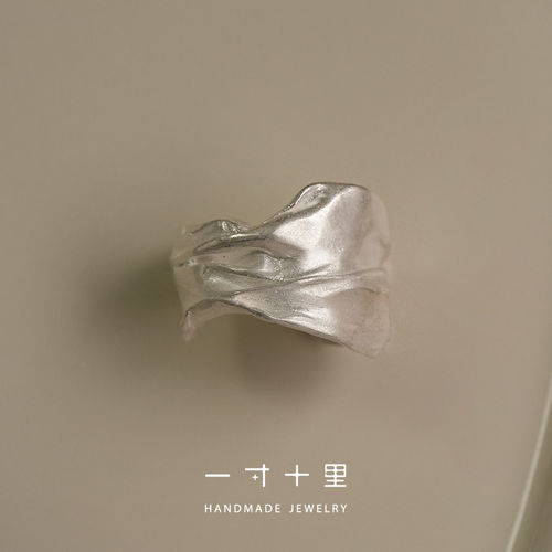 一寸十里绸缎褶皱纯银戒指