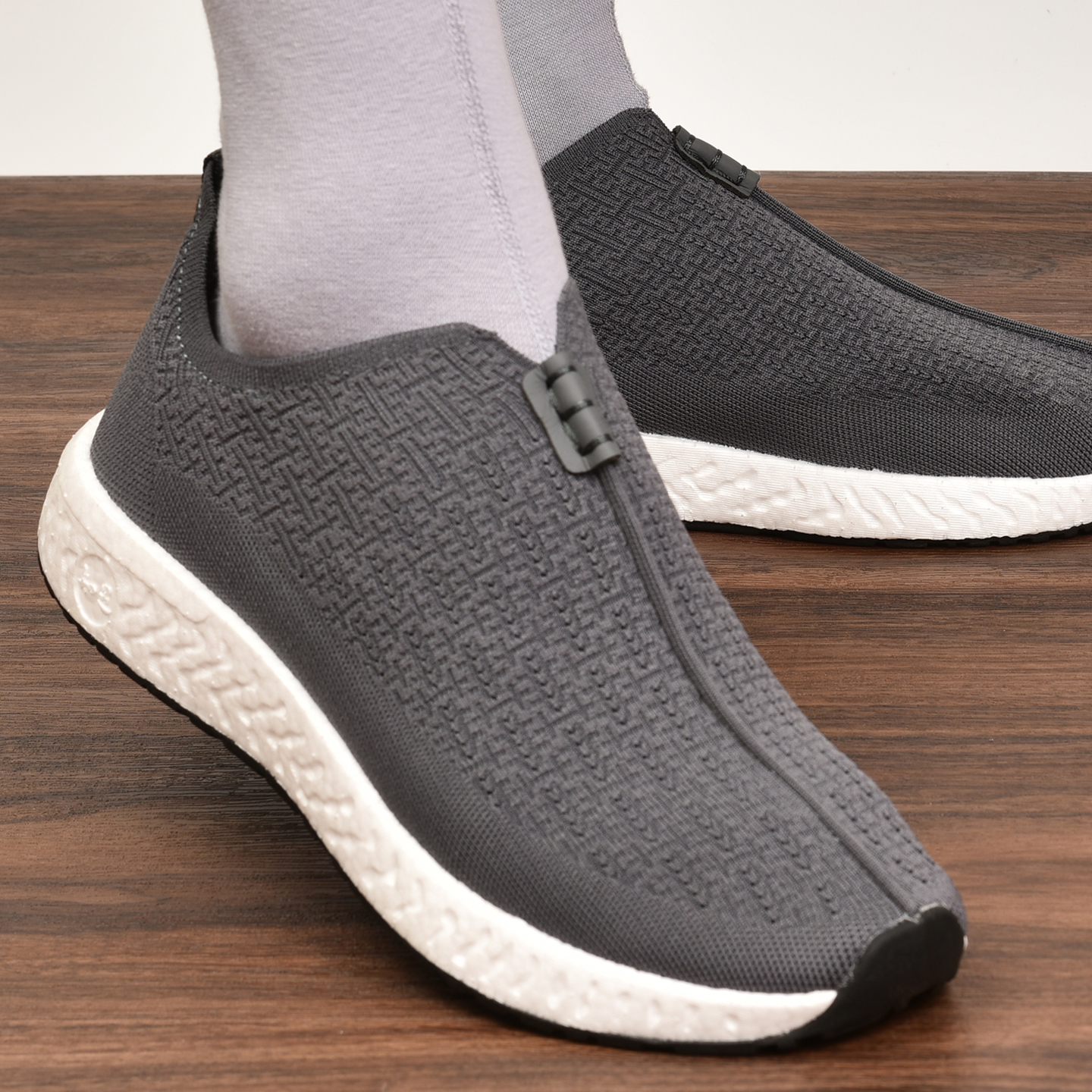 软底运动型出家人鞋子