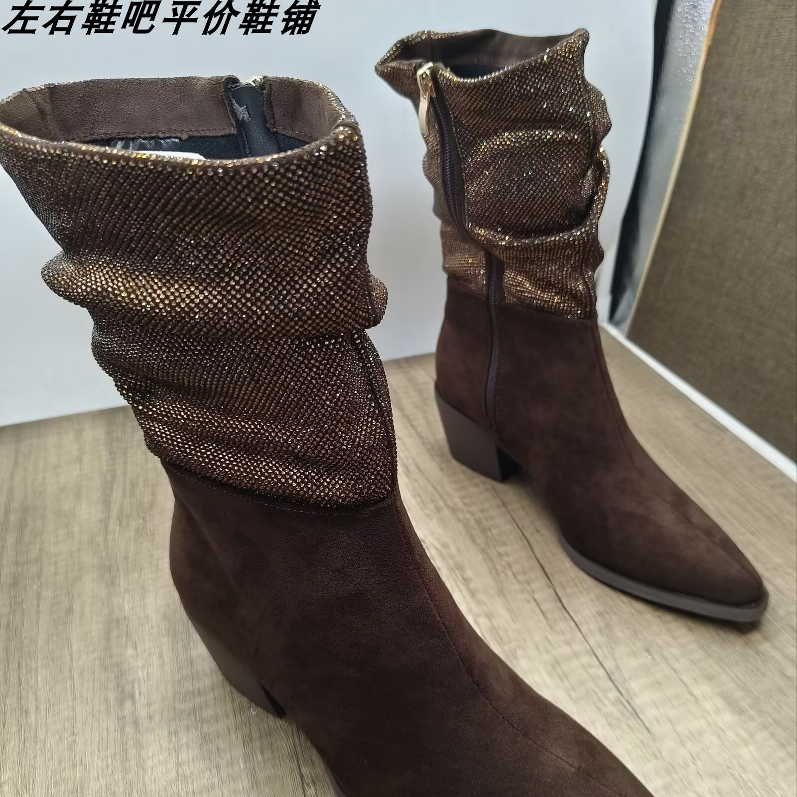 复古尖头堆堆靴女水钻中筒靴褶皱西部烟筒靴粗跟中筒靴时尚百搭