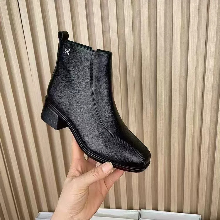 秋冬真皮加绒软底妈妈短靴