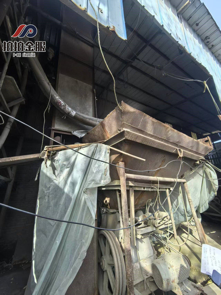 舞钢市铁山街道办事处上曹村玻璃厂院内的一批资产