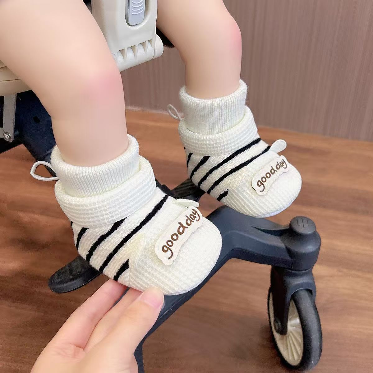 春秋新生婴儿软底抽绳防掉步前鞋
