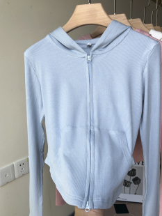 休闲纯色连帽卫衣女款开衫短款外套2026年新款春秋长袖上衣潮ins