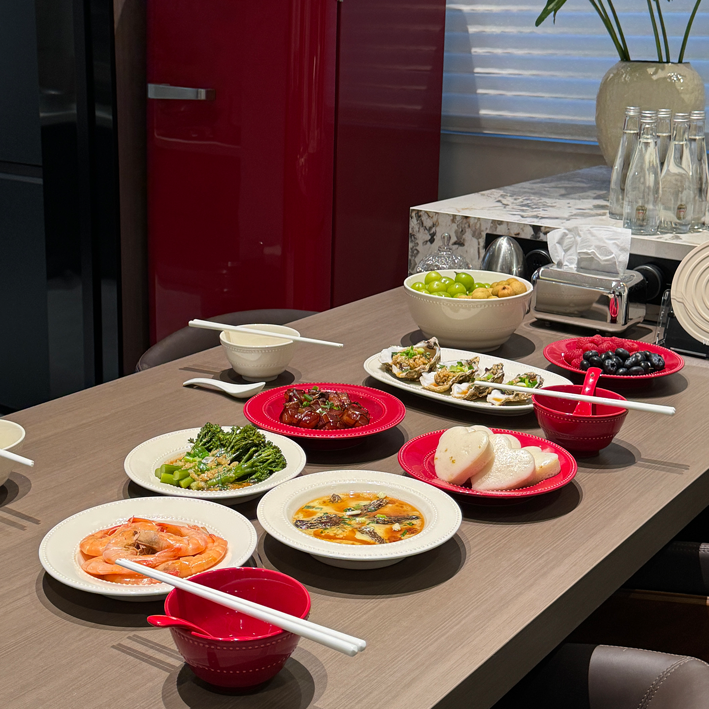 简约釉下彩2026新款碗碟套装家用高颜值浮雕餐具乔迁送礼碗盘组合