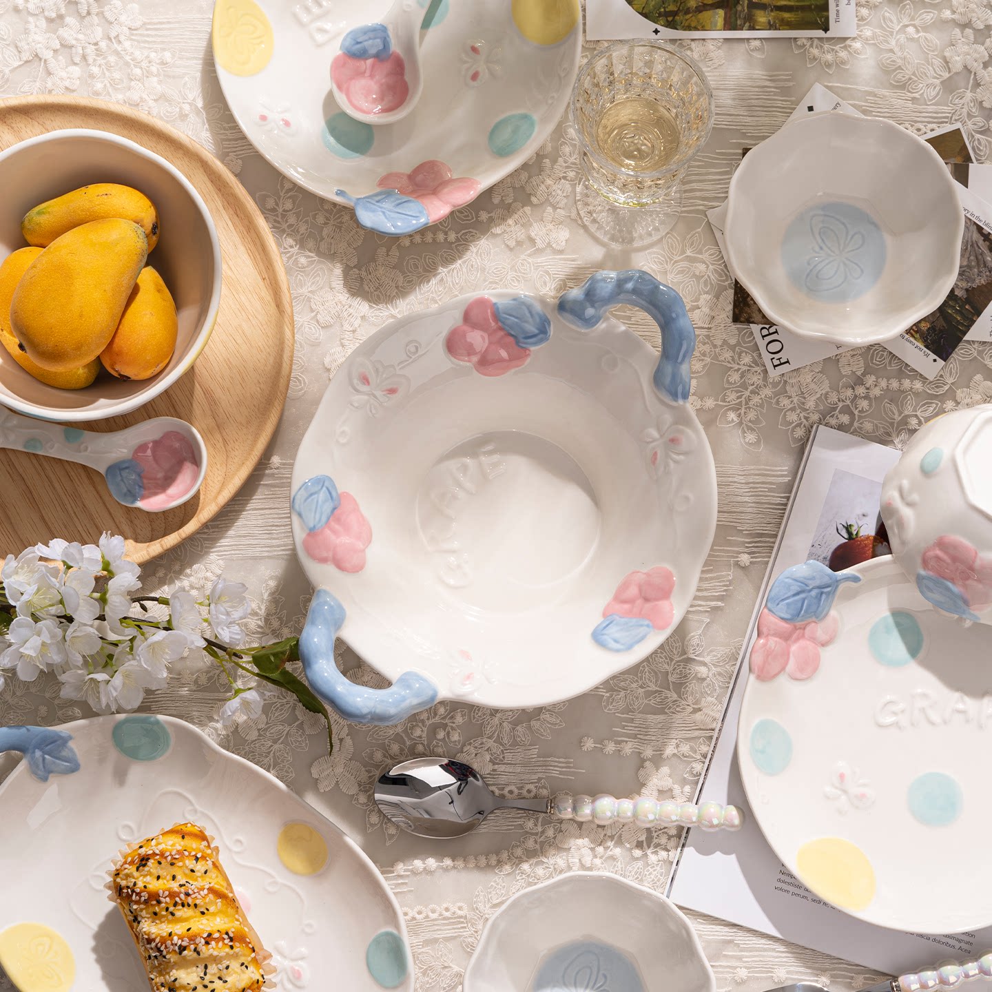 釉下彩餐具2026新款碗盘套装家用高温陶瓷可爱碗盘组合乔迁送礼碗